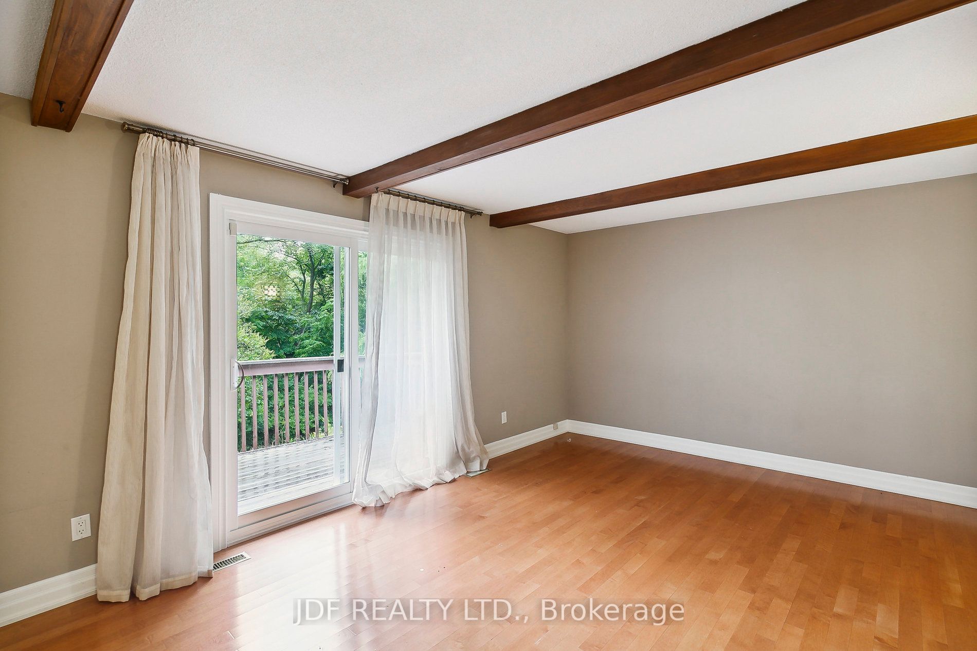 1099 Caldwell Ave