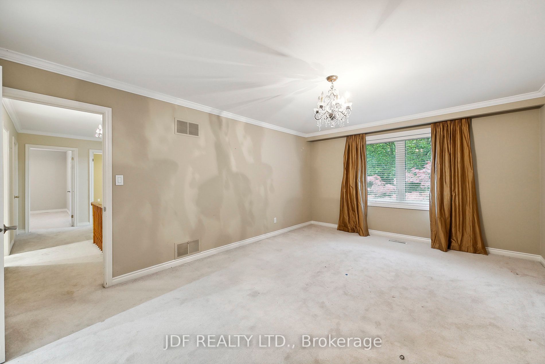 1099 Caldwell Ave