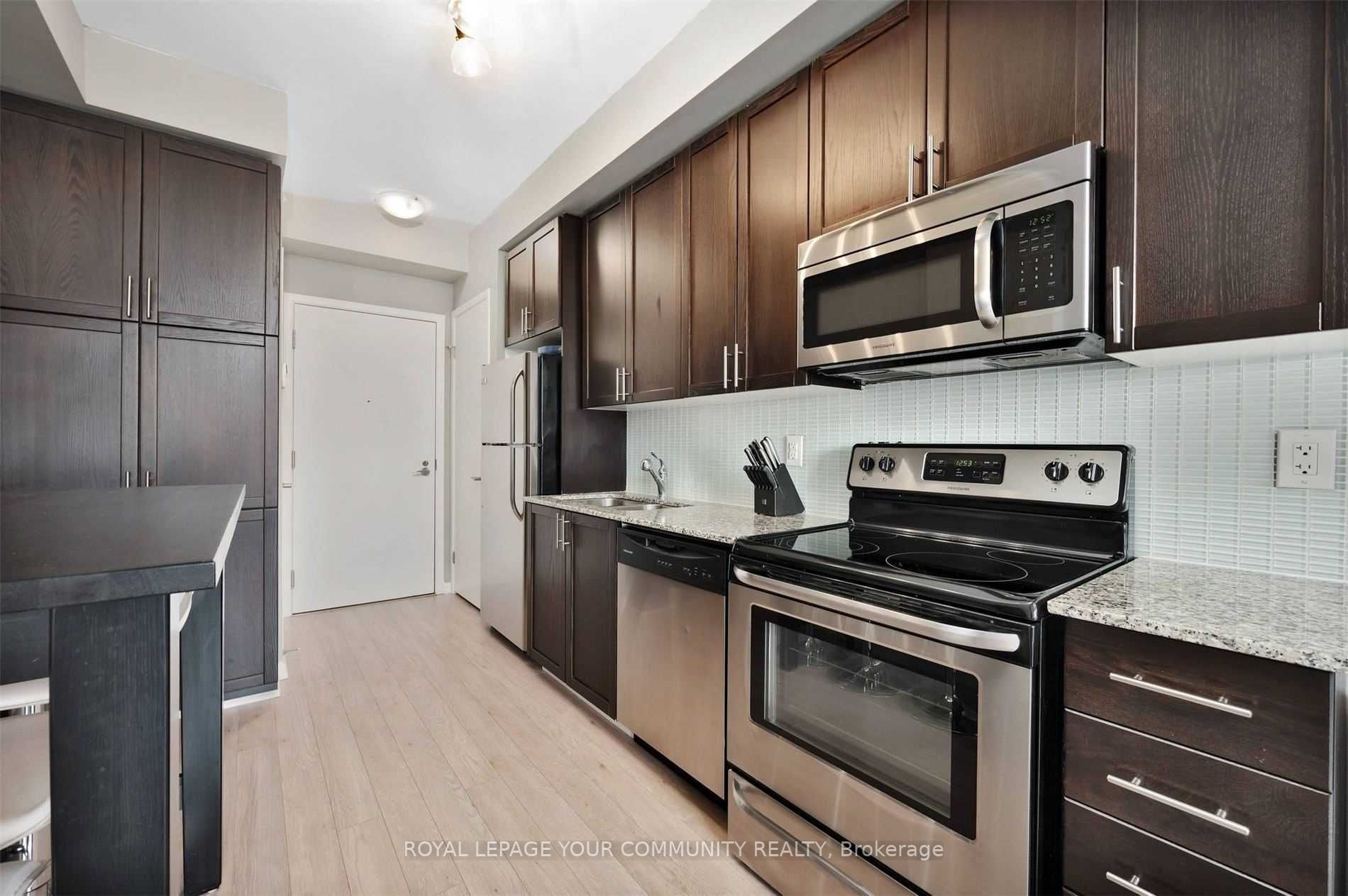 800 Lawrence Ave W, #822
