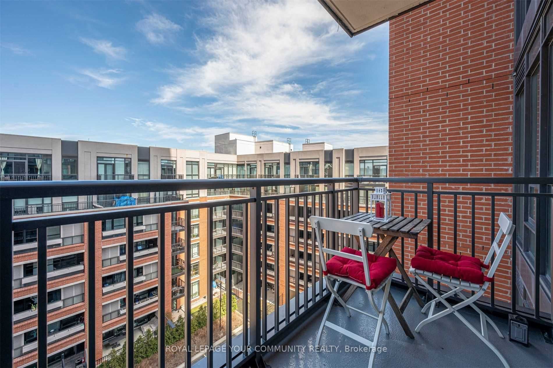 800 Lawrence Ave W, #822