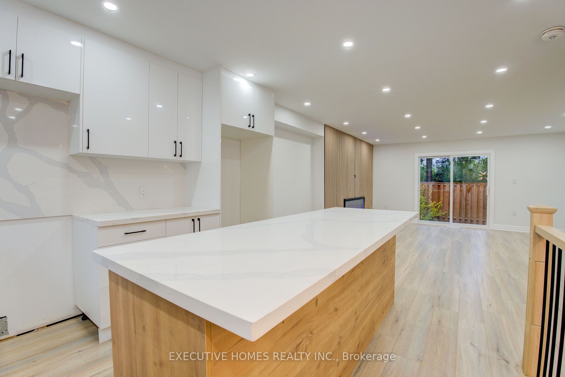 1532 Sixth Line, #13