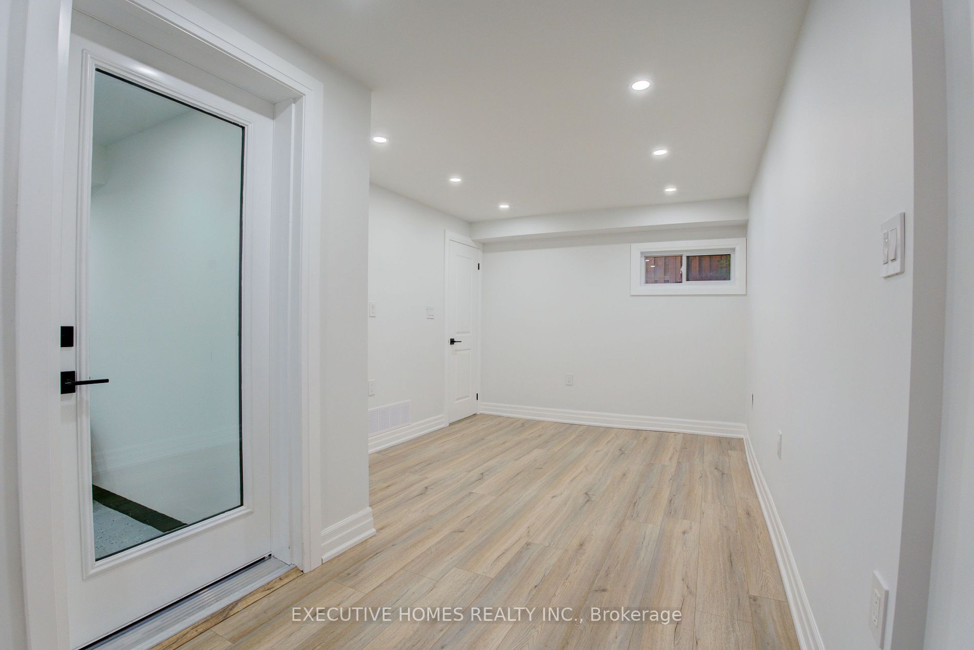 1532 Sixth Line, #13