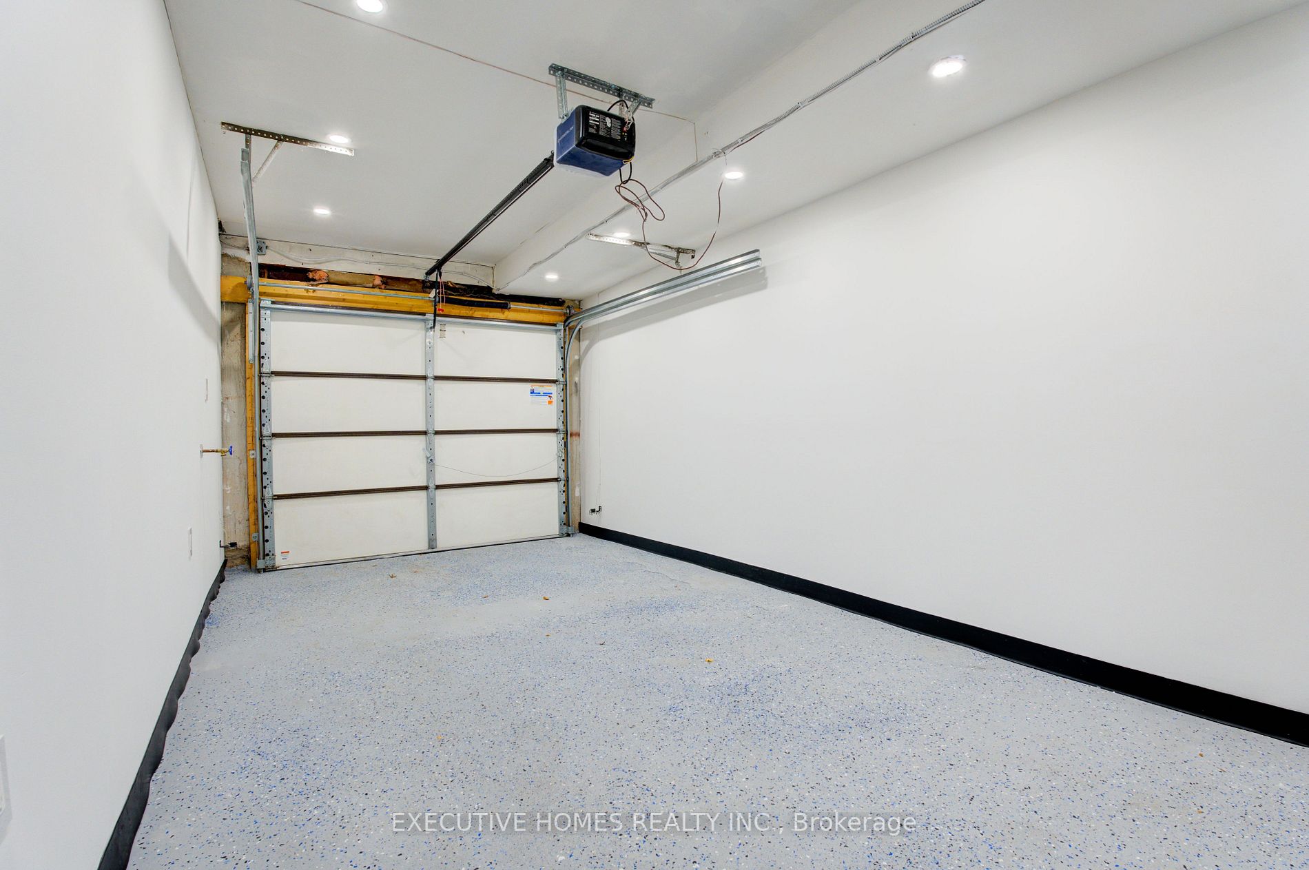 1532 Sixth Line, #13