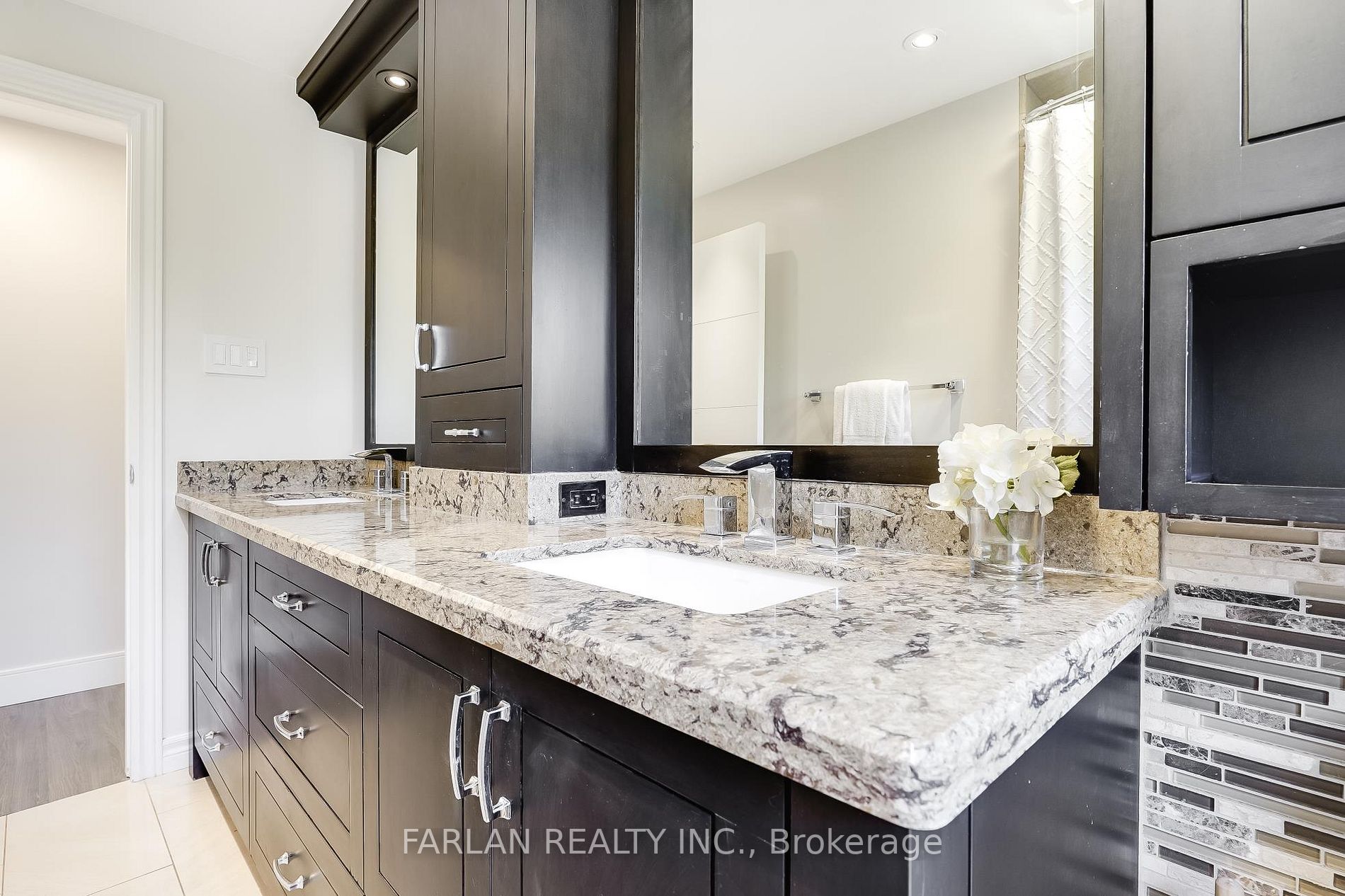358 Arden Cres