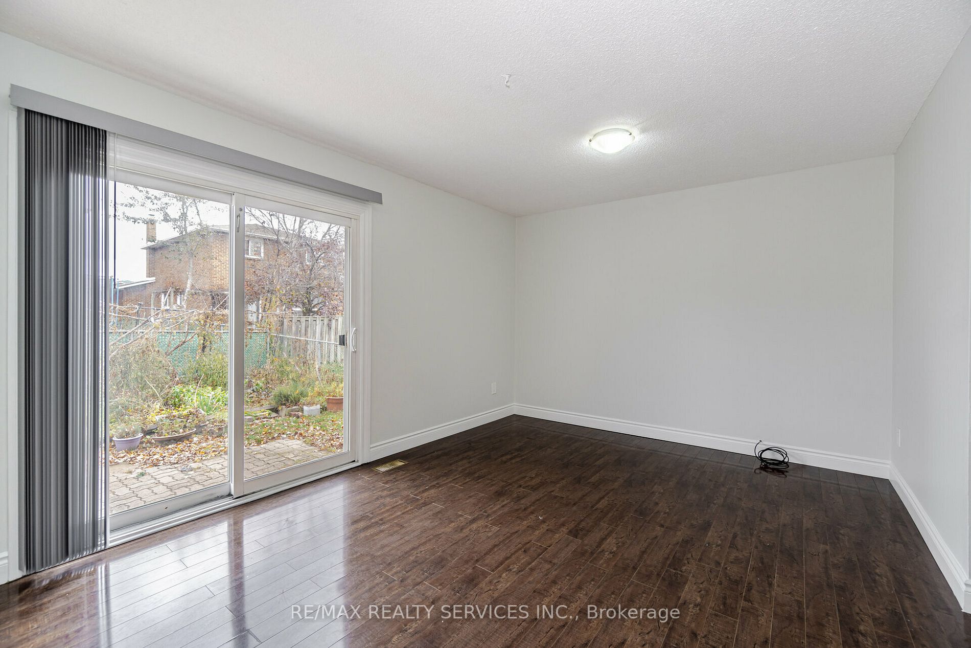 8 Deerpark Crescent