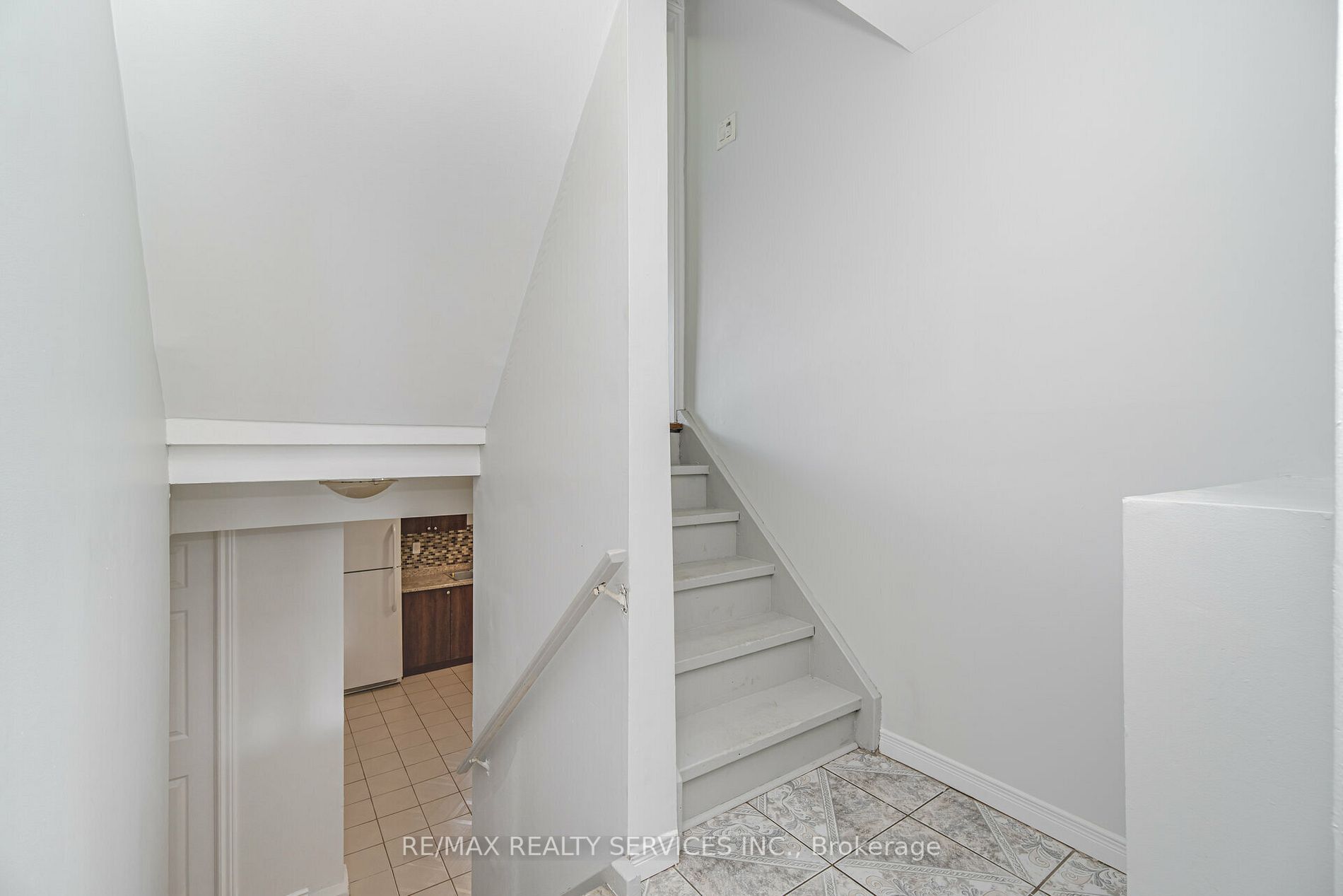 8 Deerpark Crescent