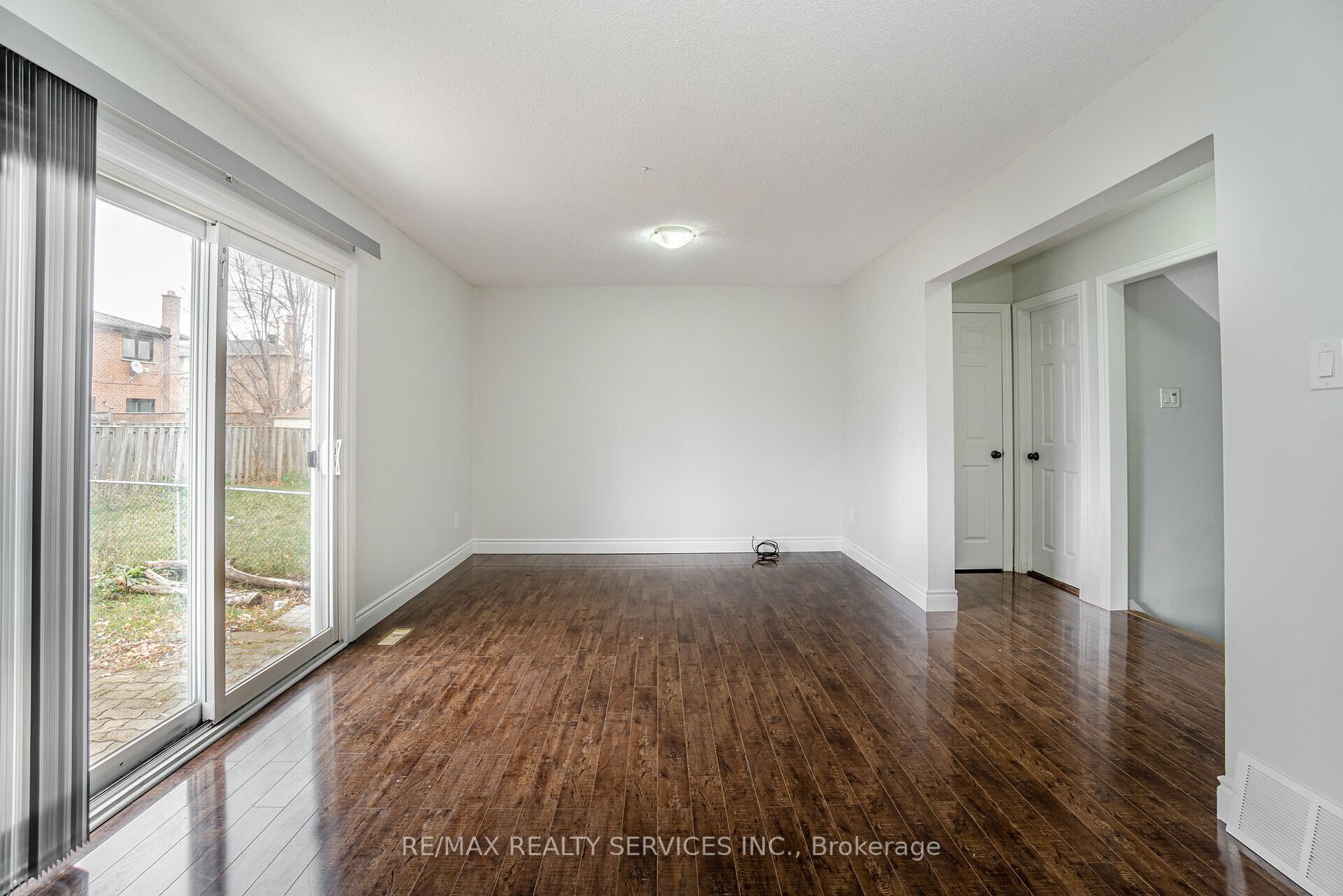 8 Deerpark Crescent