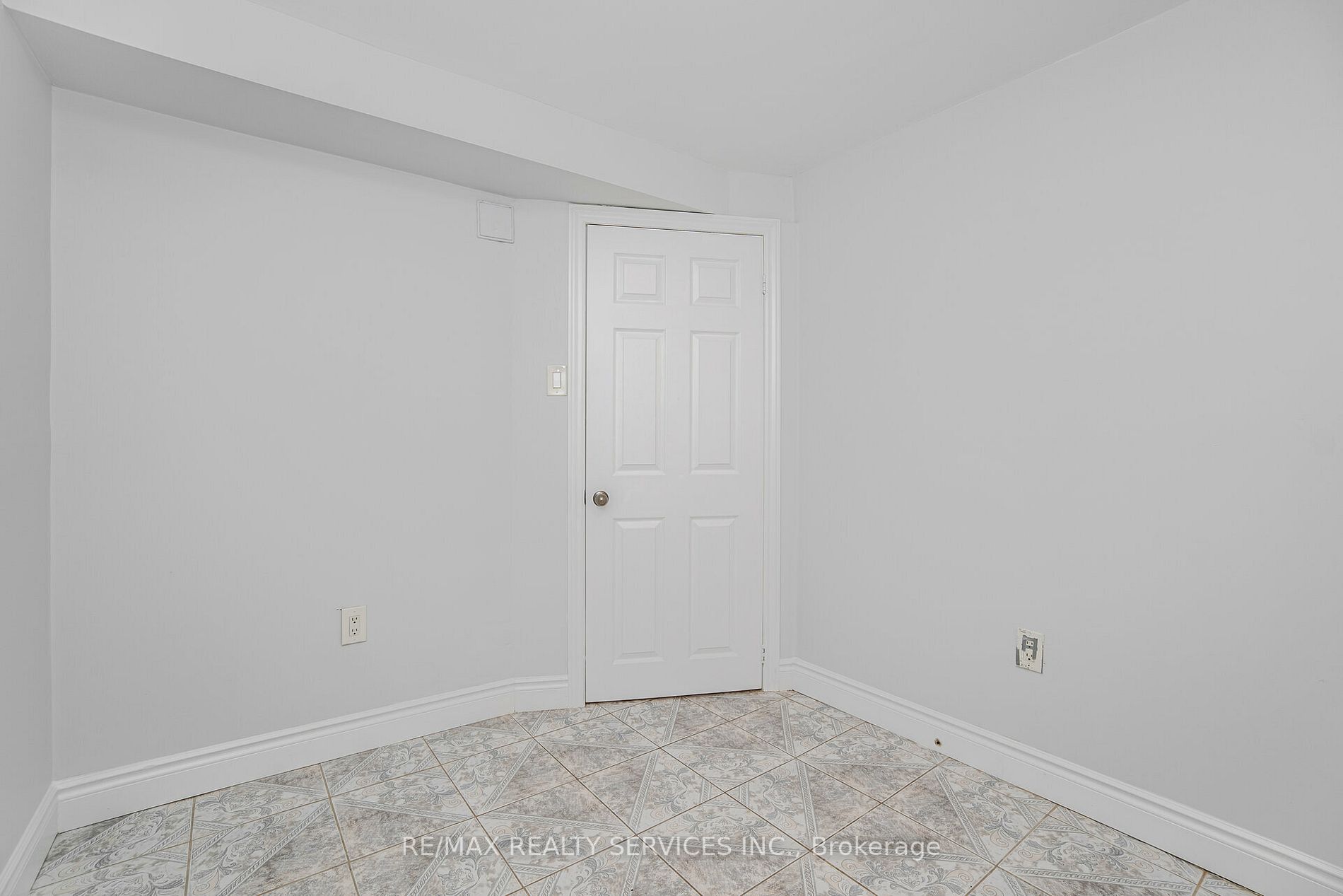 8 Deerpark Crescent