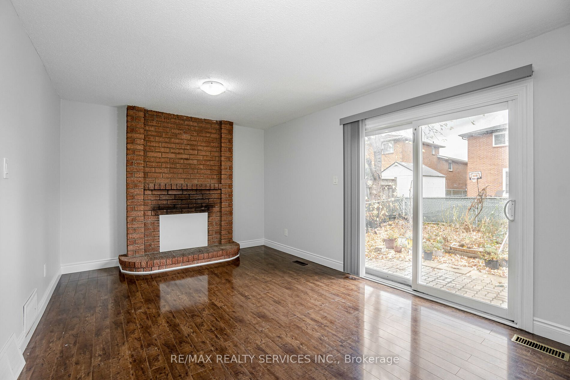 8 Deerpark Crescent