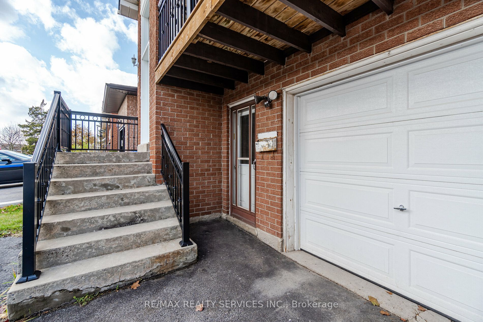 8 Deerpark Crescent