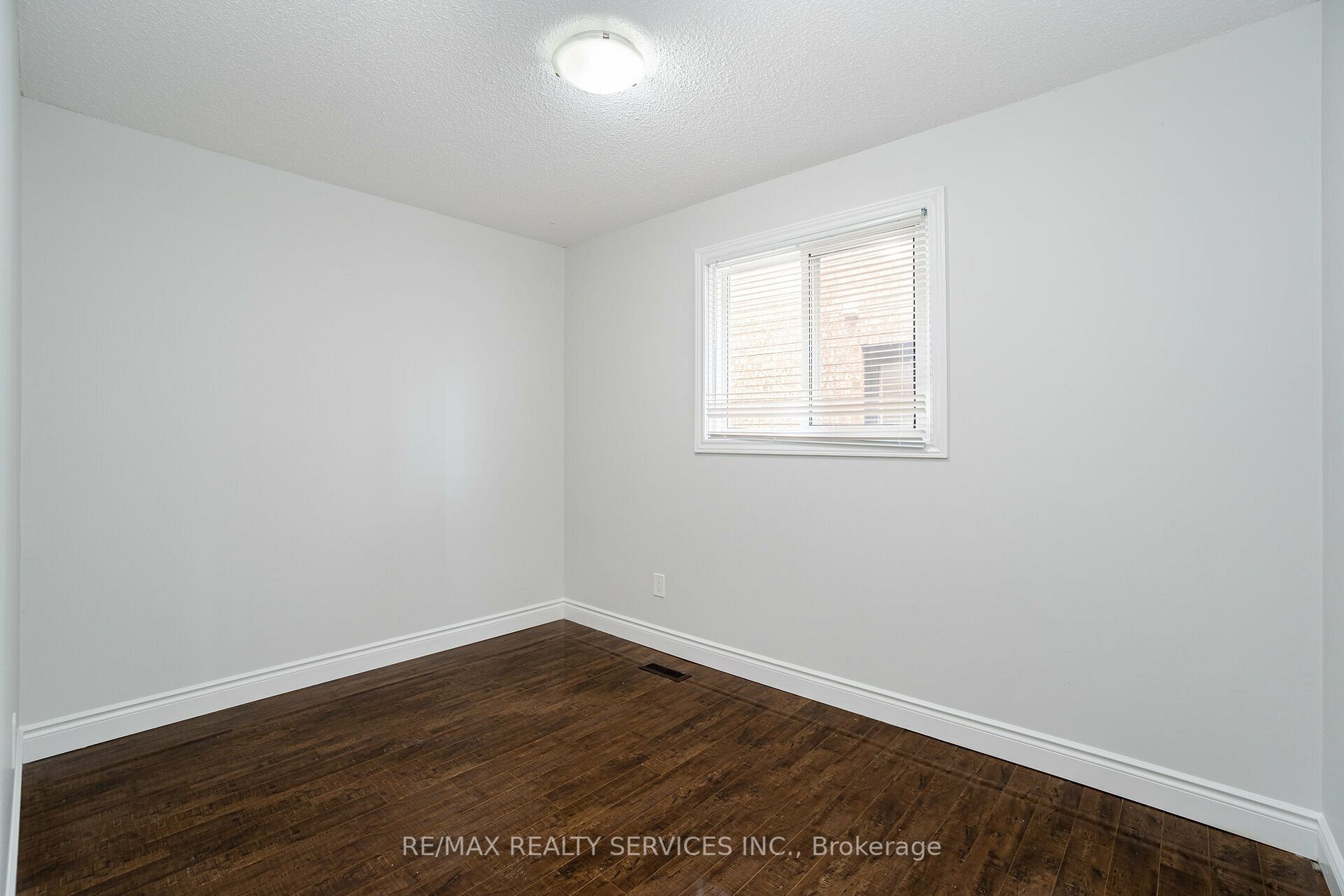 8 Deerpark Crescent
