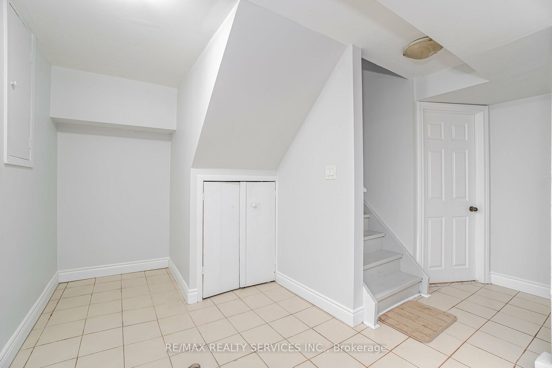 8 Deerpark Crescent