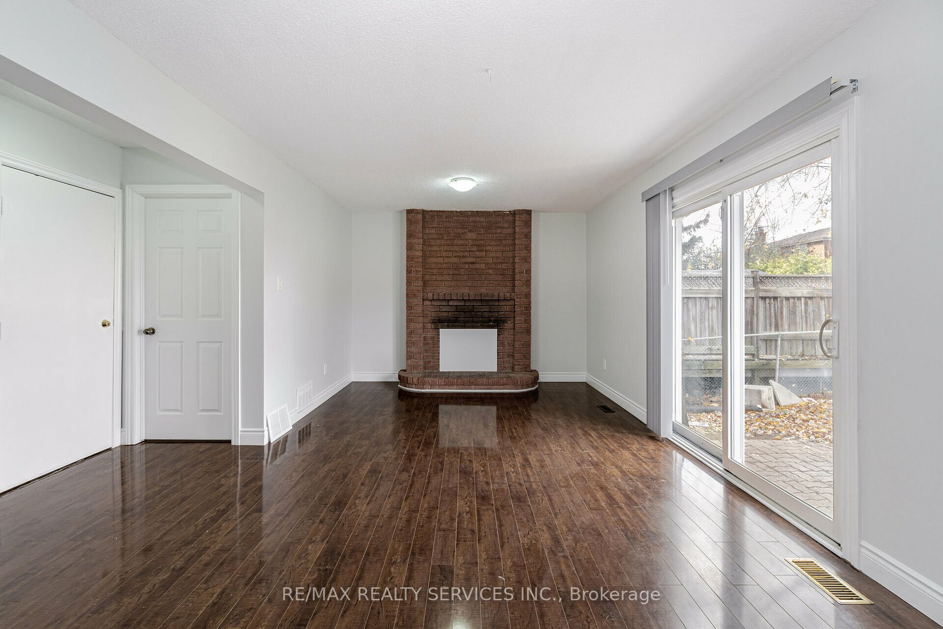 8 Deerpark Crescent