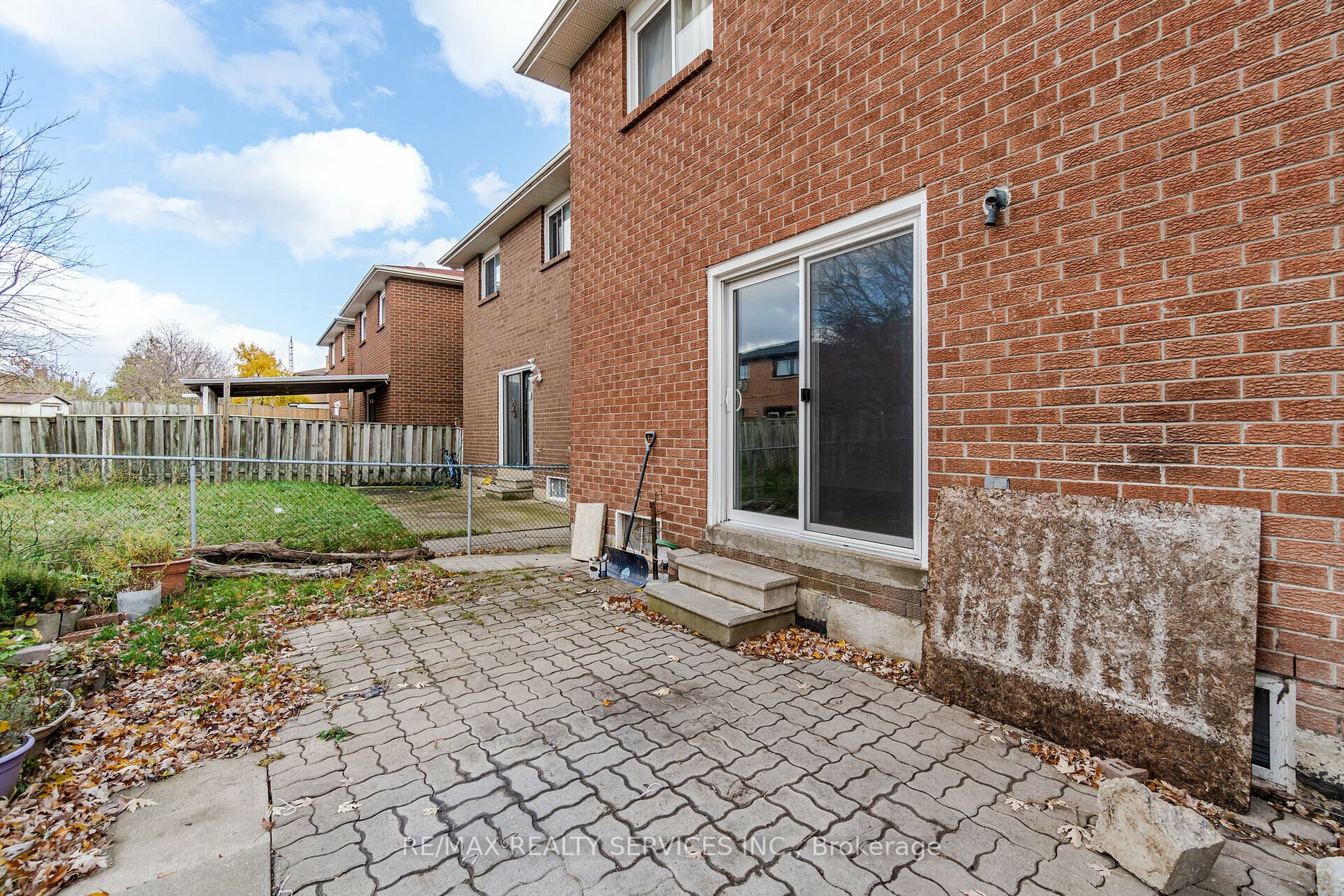 8 Deerpark Crescent