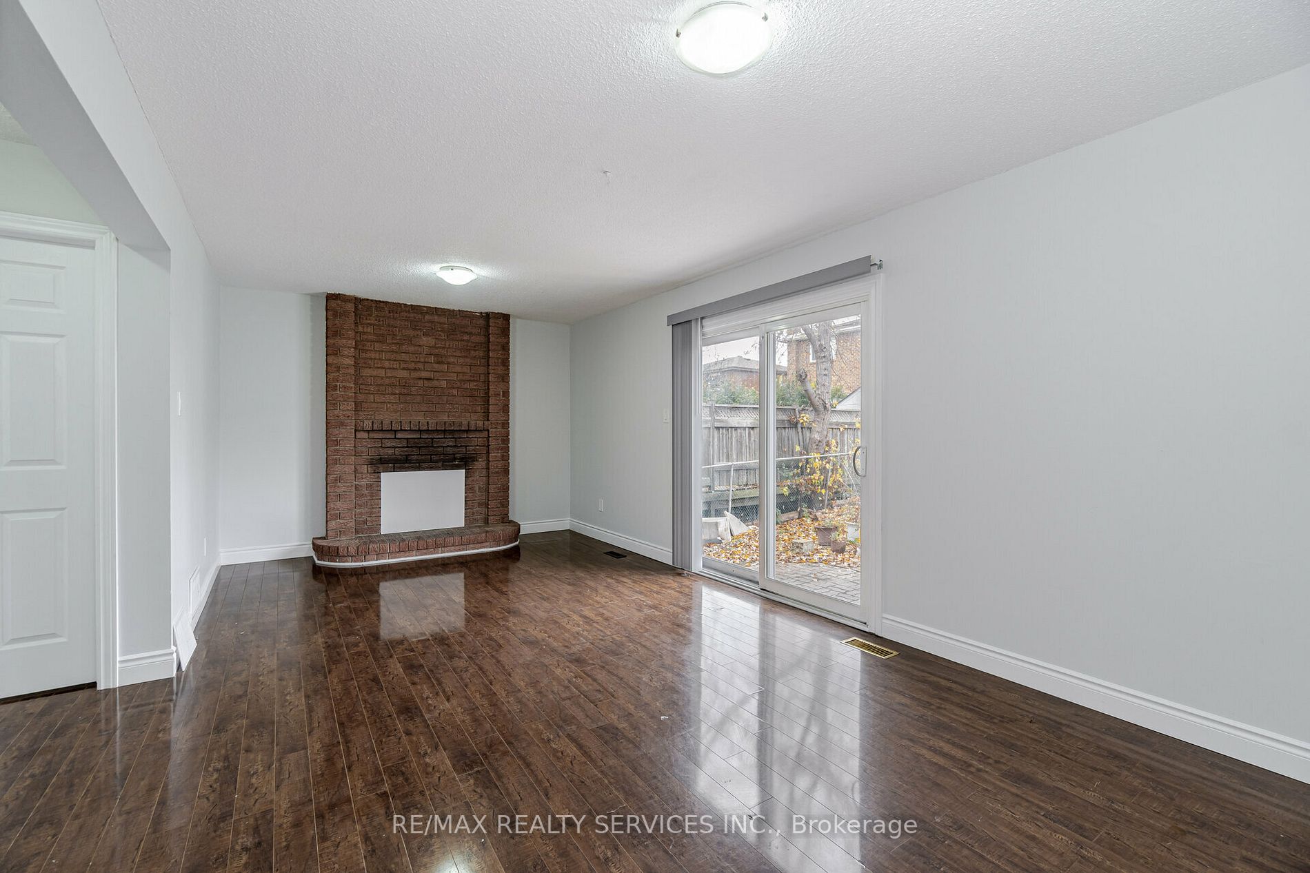 8 Deerpark Crescent
