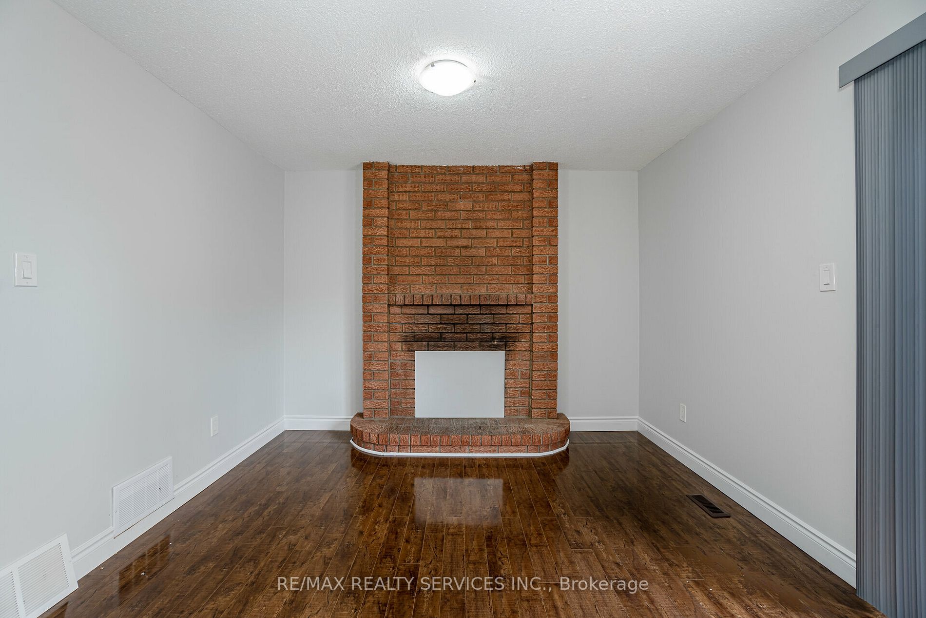 8 Deerpark Crescent