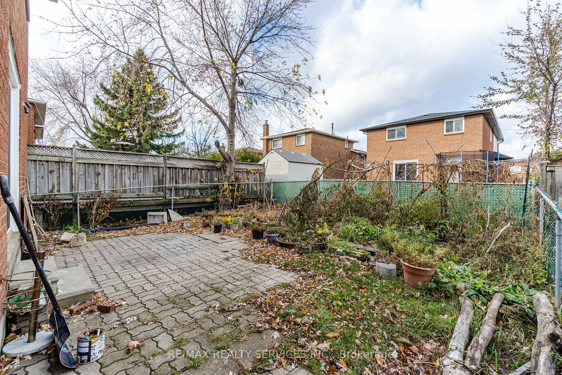 8 Deerpark Crescent