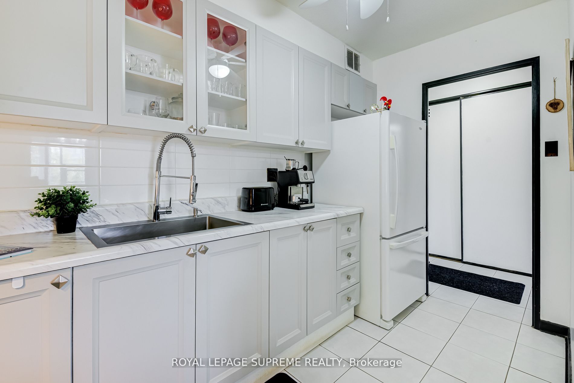75 Emmett Ave, #206
