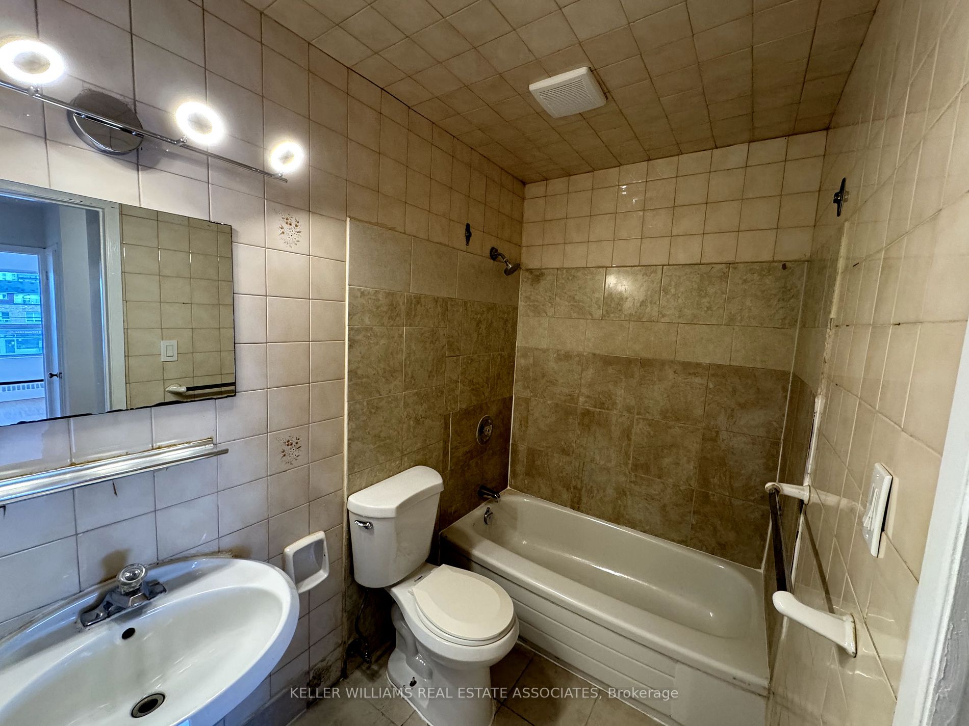 3071 Hurontario St, #1