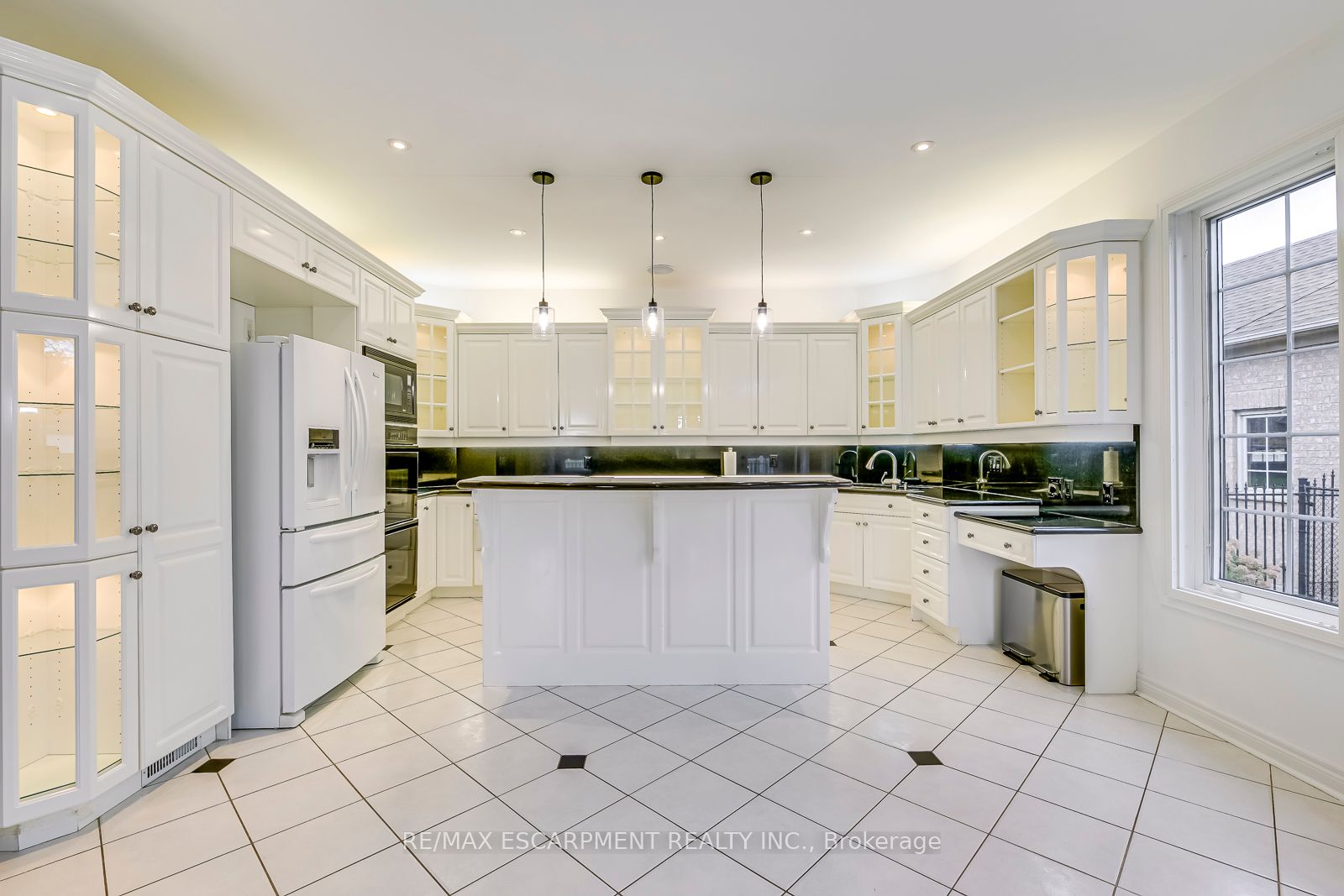4292 Clubview Dr