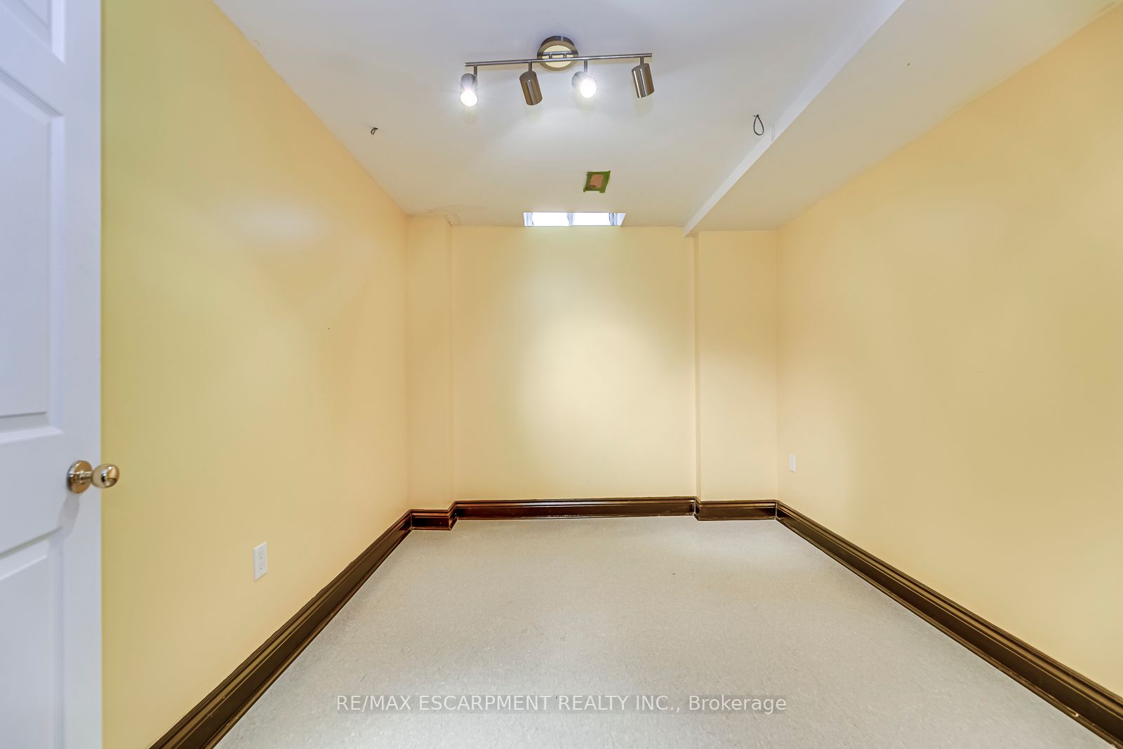 4292 Clubview Dr