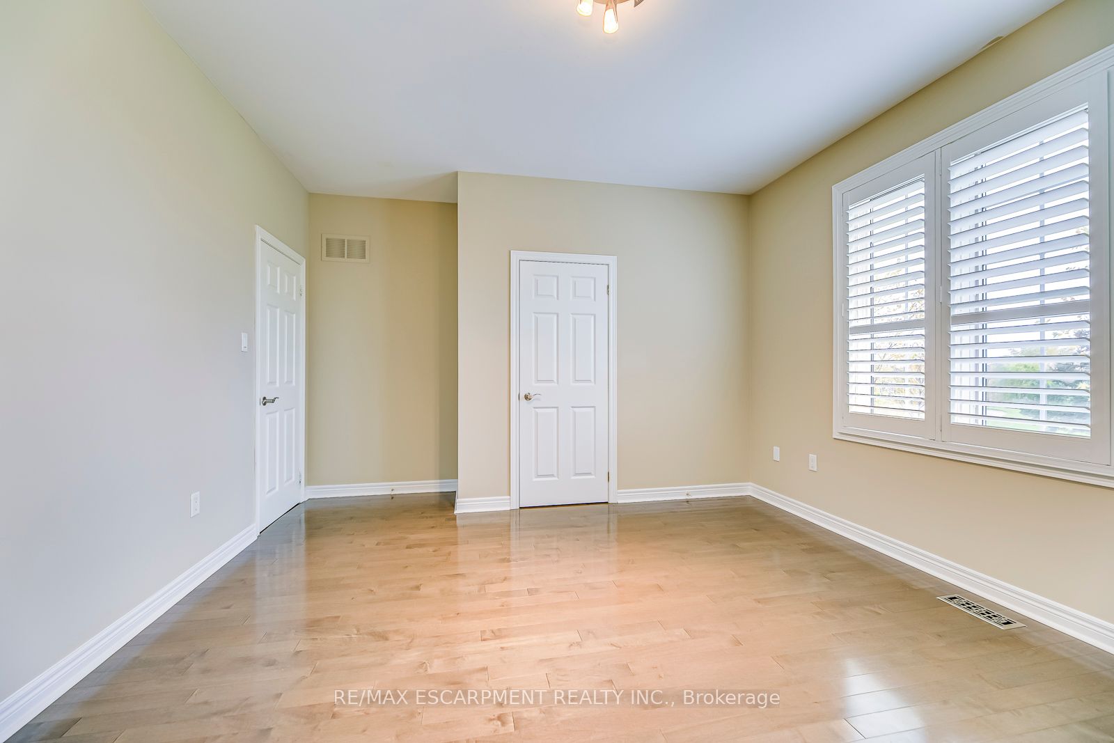 4292 Clubview Dr