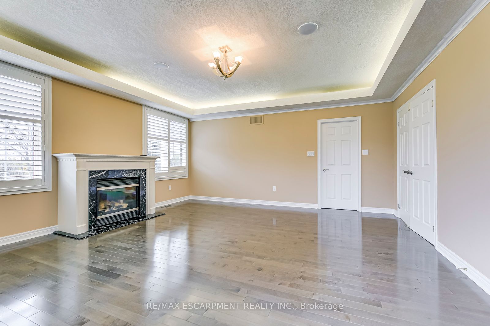 4292 Clubview Dr