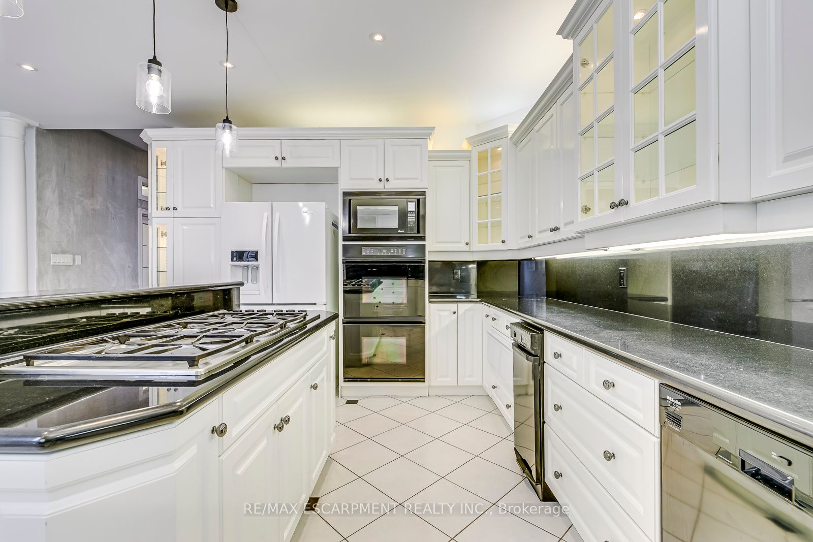 4292 Clubview Dr
