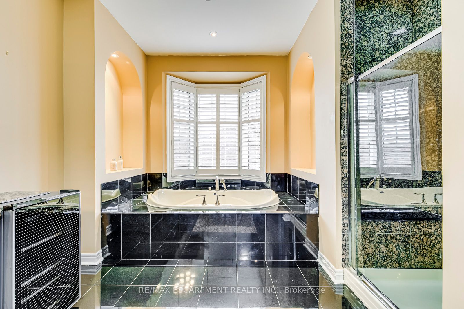 4292 Clubview Dr