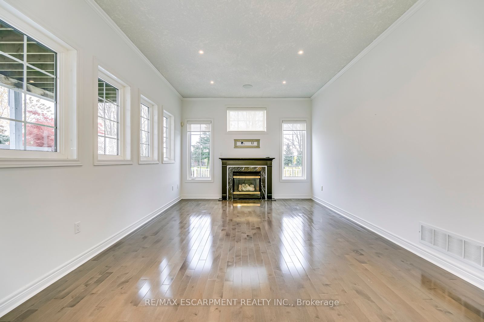 4292 Clubview Dr