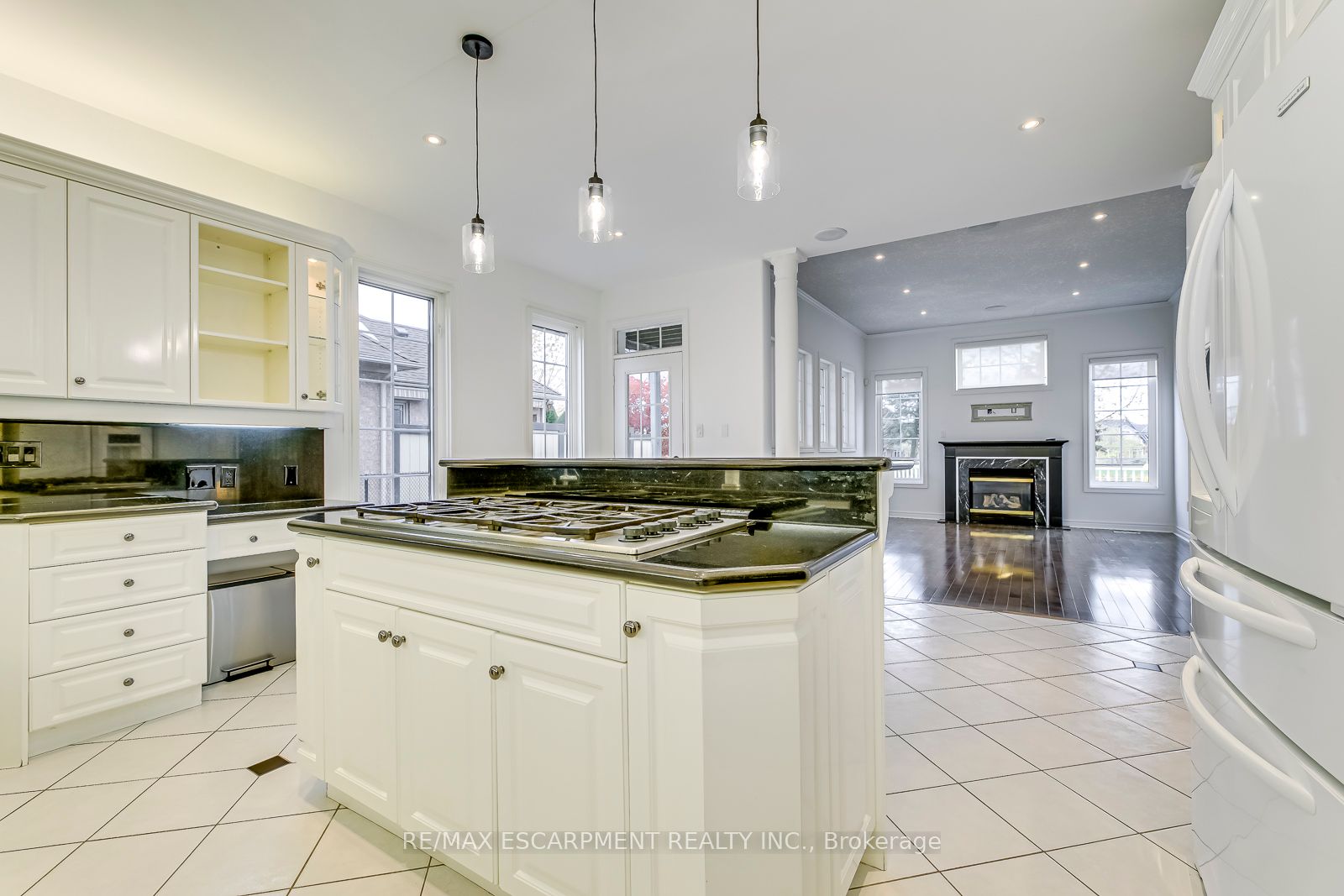 4292 Clubview Dr