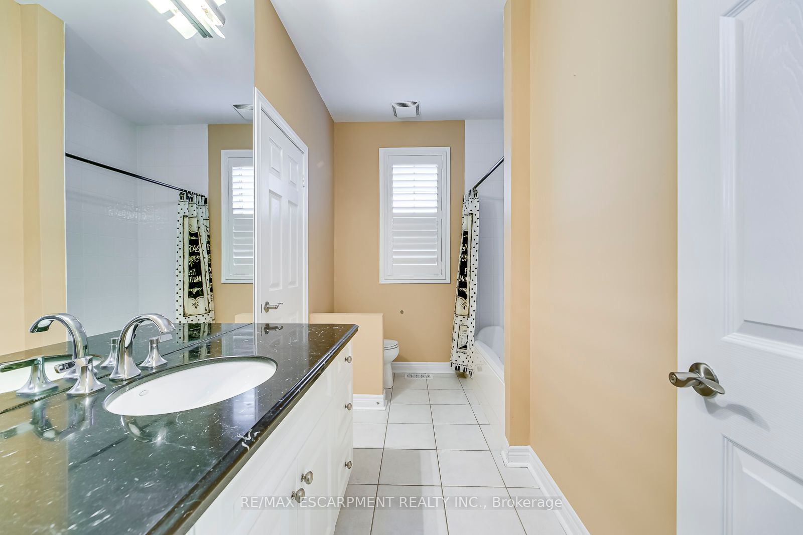 4292 Clubview Dr