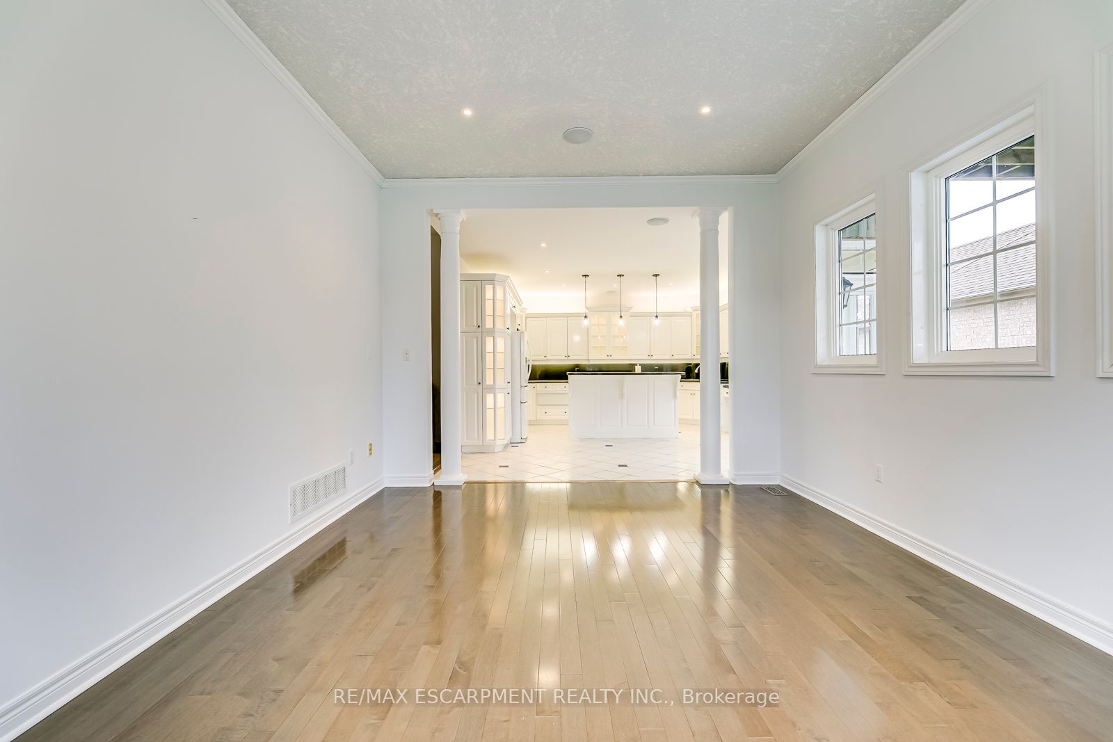 4292 Clubview Dr