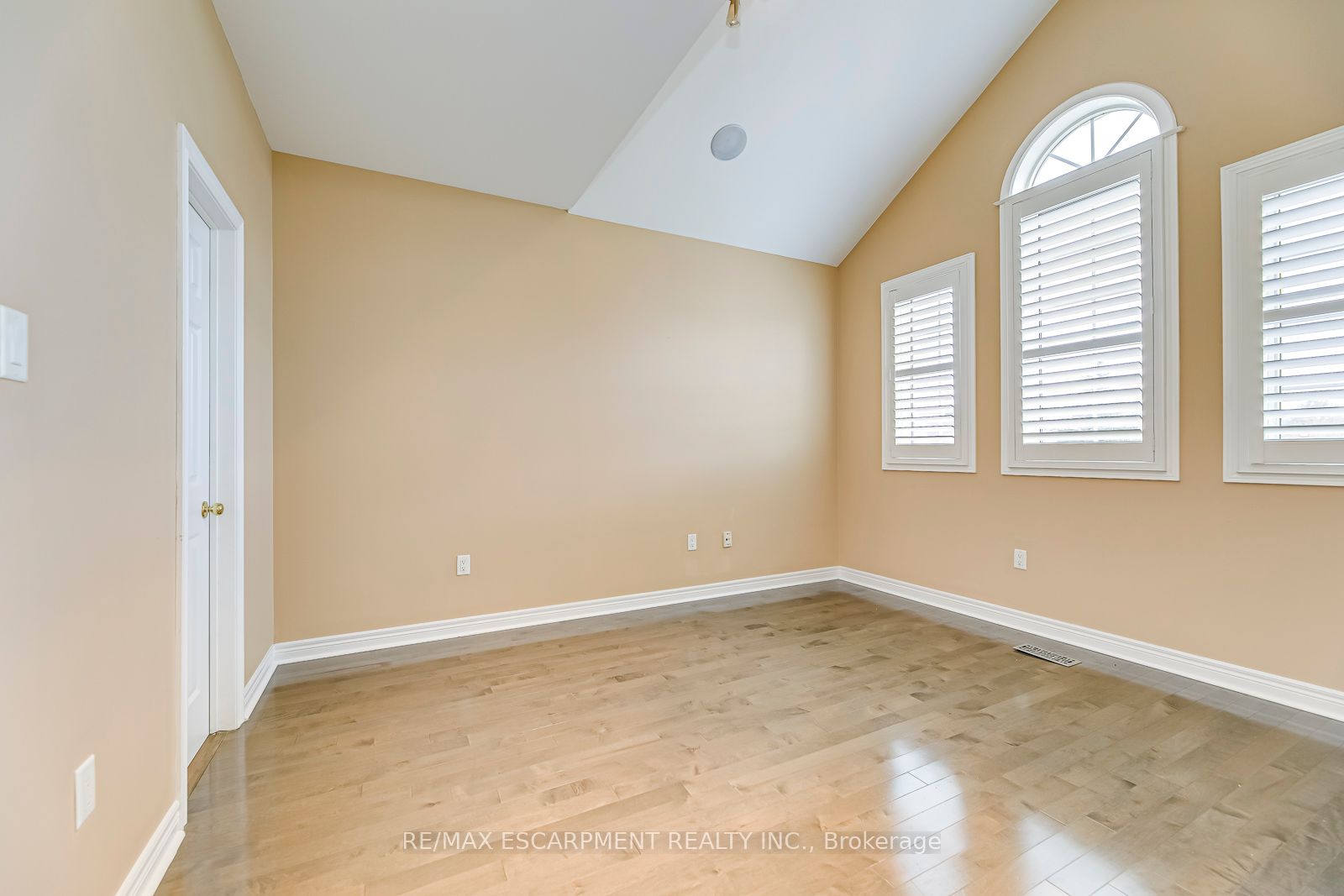 4292 Clubview Dr