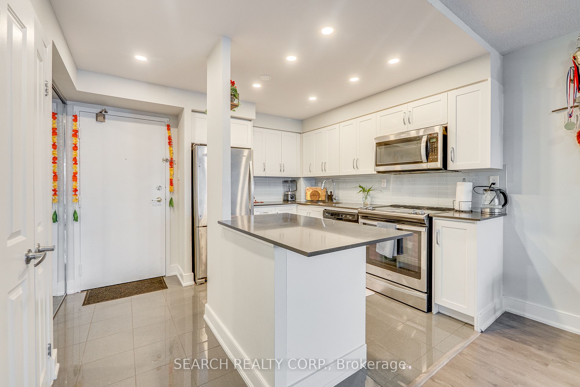 2091 Hurontario St, #1011
