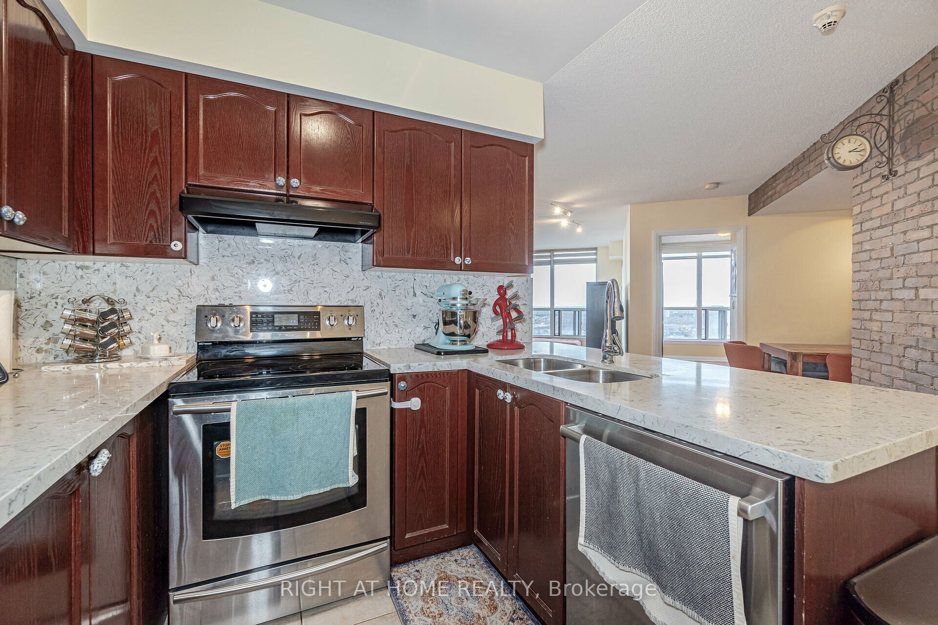 220 Forum Dr, #1501