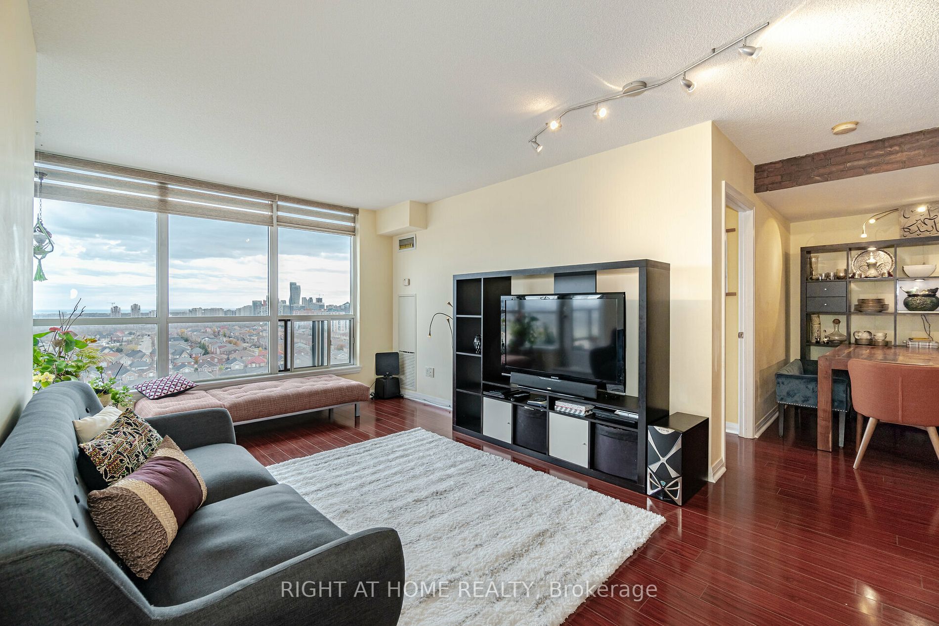 220 Forum Dr, #1501