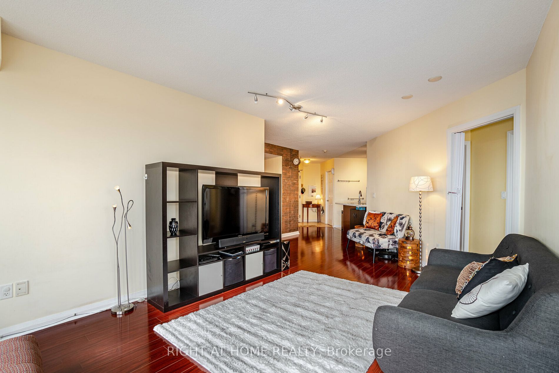 220 Forum Dr, #1501