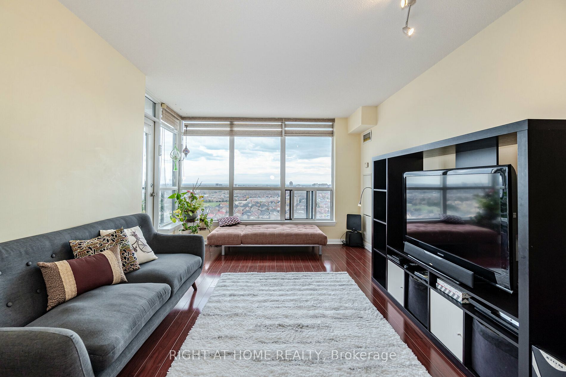 220 Forum Dr, #1501