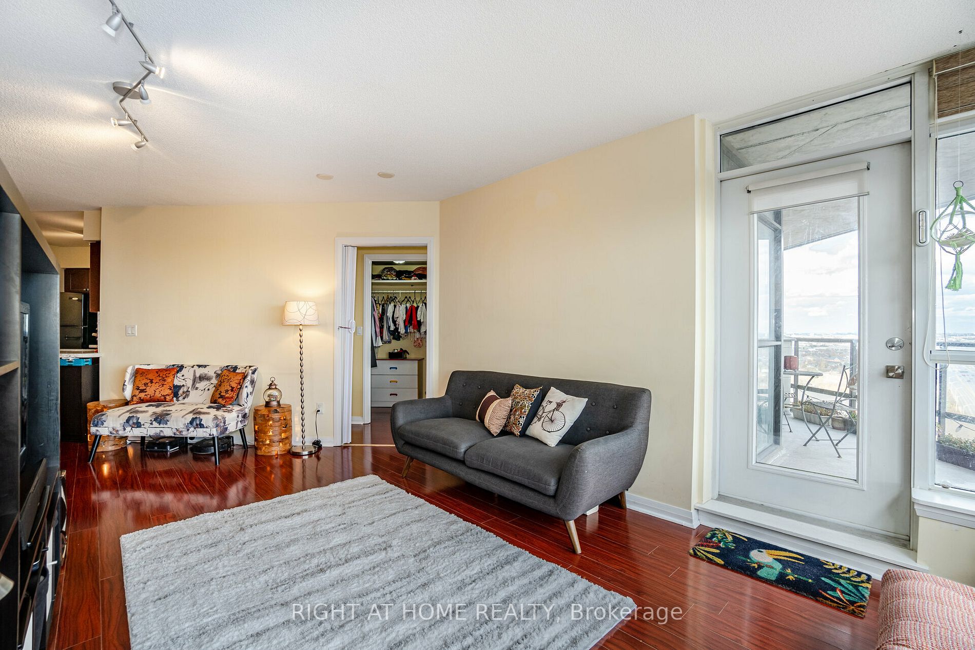 220 Forum Dr, #1501