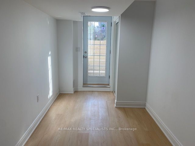 886 Francine Cres, #Lower