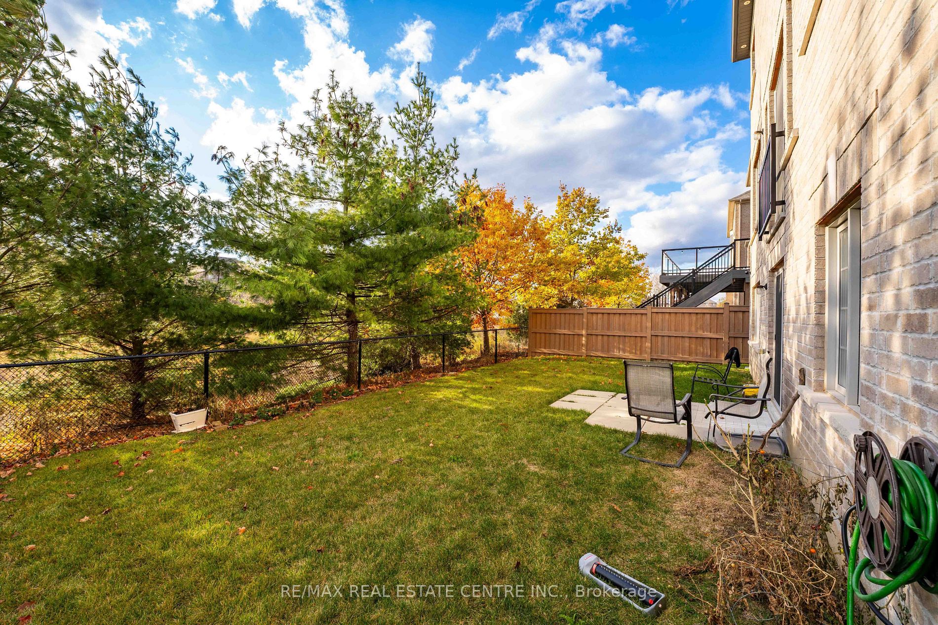 60 Hanbury Cres