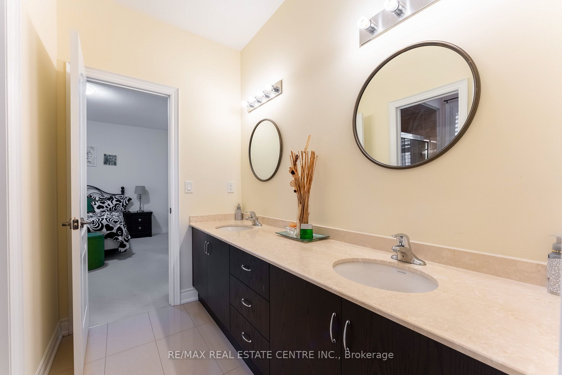 60 Hanbury Cres