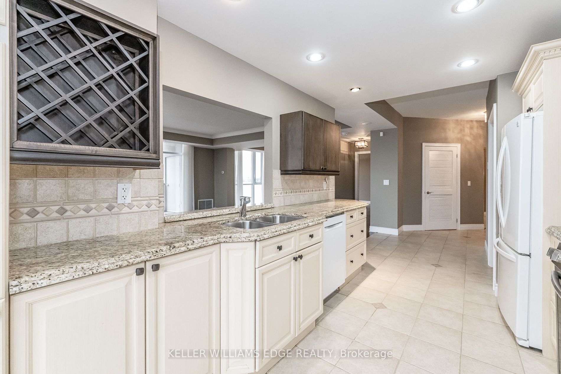 1477 Lakeshore Rd, #1003