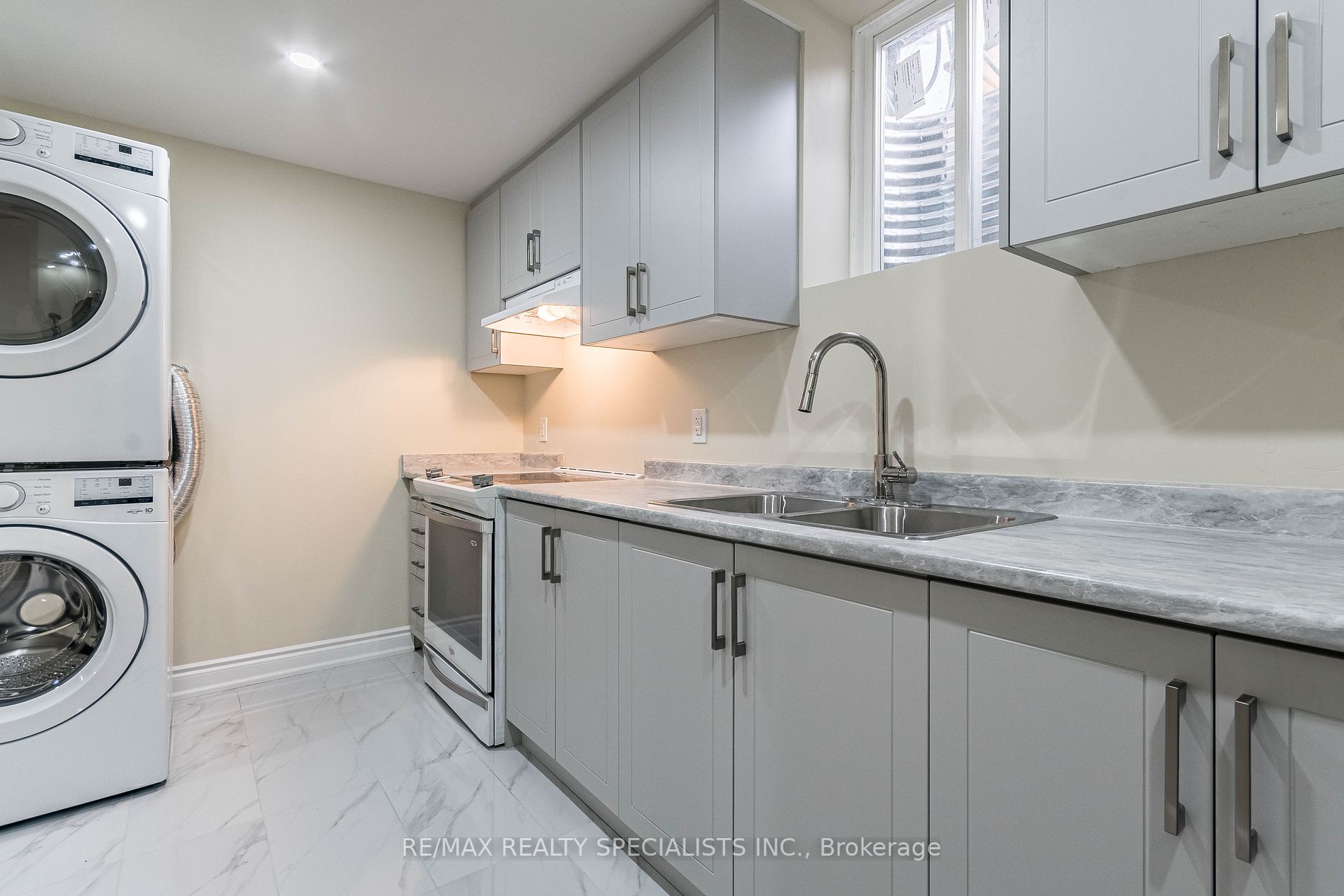 371 Robert Parkinson Dr