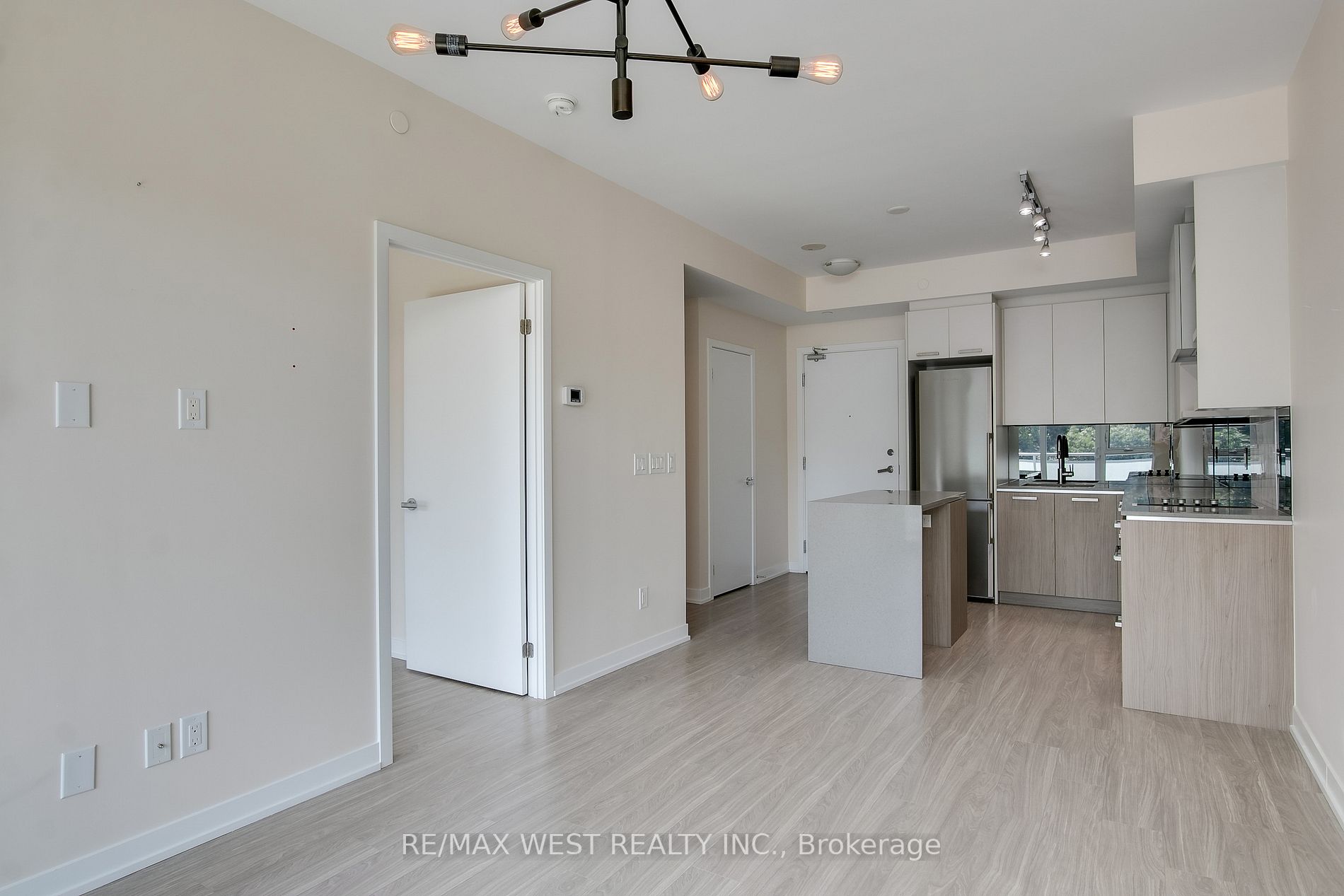 1830 Bloor St W, #411