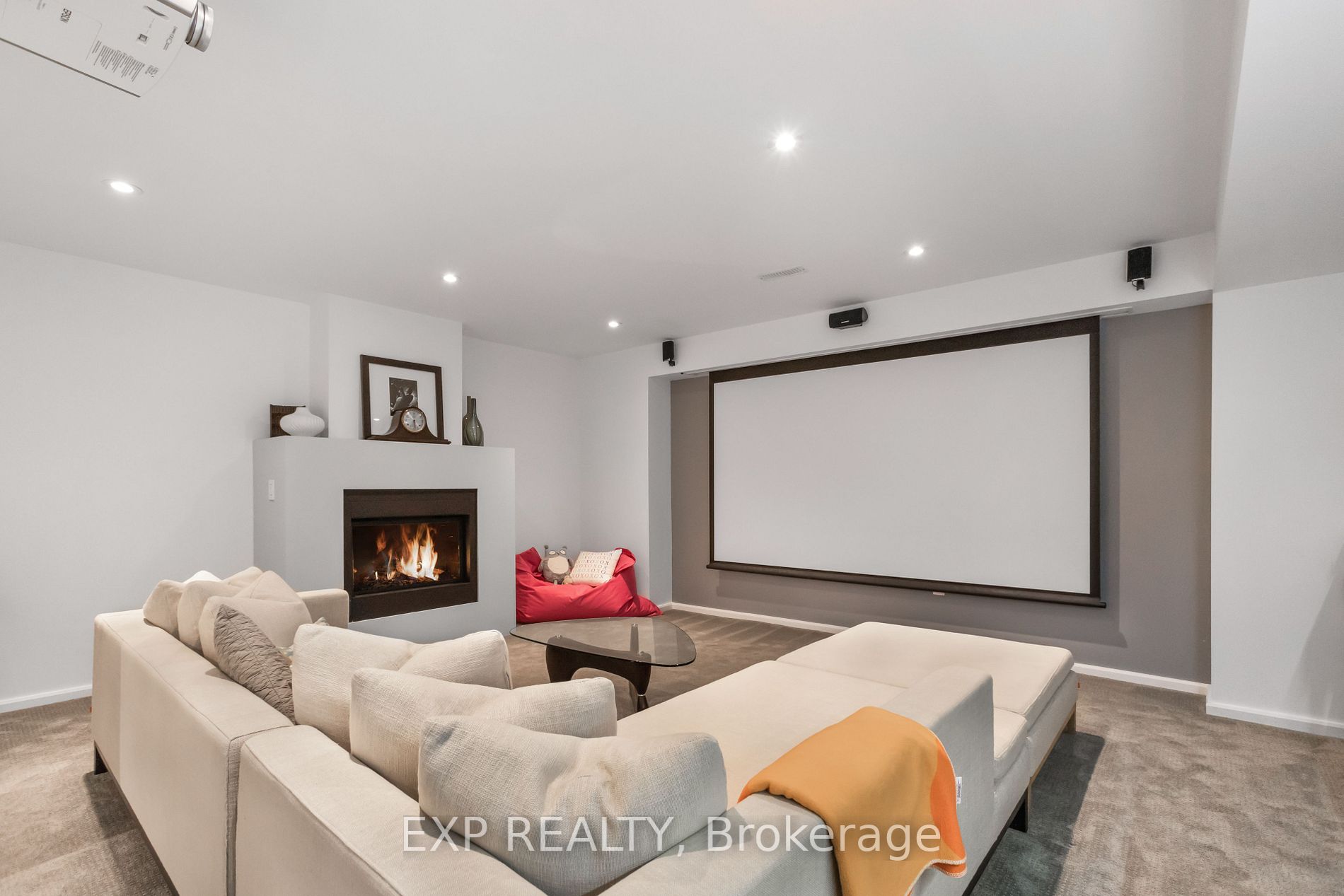 223 Jennings Cres S