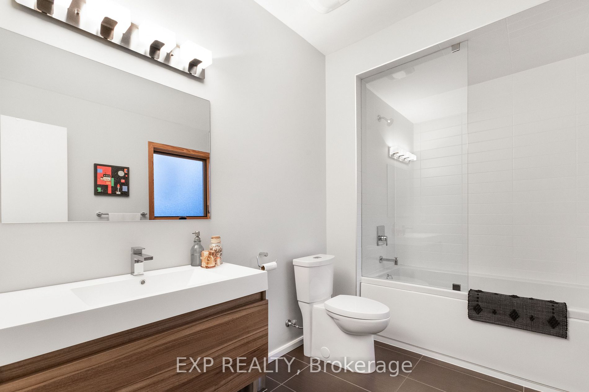 223 Jennings Cres S