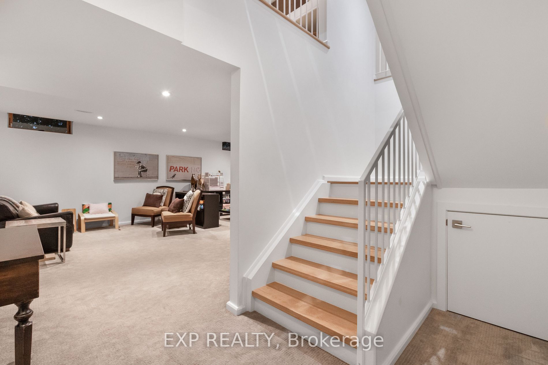 223 Jennings Cres S
