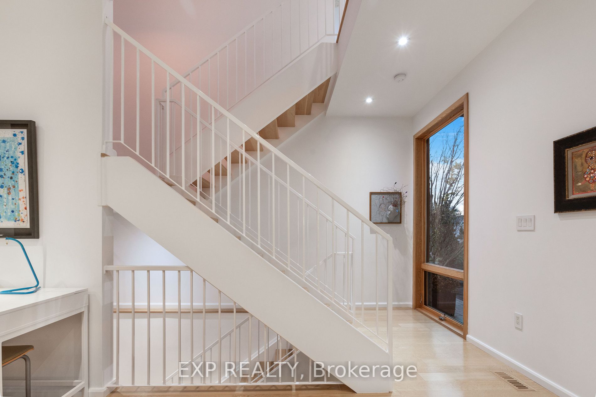 223 Jennings Cres S